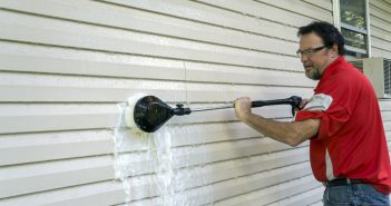 Removing Mold and Mildew from Vinyl Siding