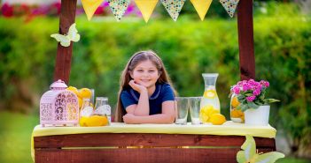Simple Ways for Kids to Earn Money over the Summer
