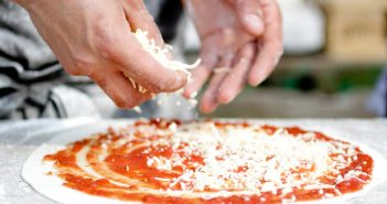 How to Plan the Perfect Pizza Party