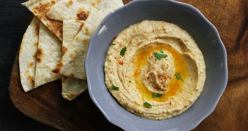 Deliciously Creamy Homemade Hummus Recipe for Your Party